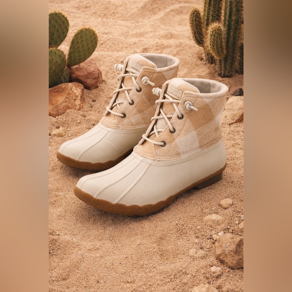 Sperry Shoes - Sperry Saltwater Buffalo Check Duck Boots Women’s Size 10